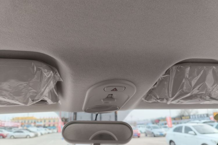 奔腾小马 2025款 222km 灵动马中控内饰22