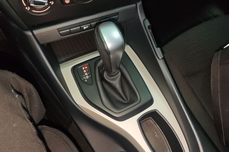 宝马X1 2013款 sDrive18i 时尚型中控内饰18