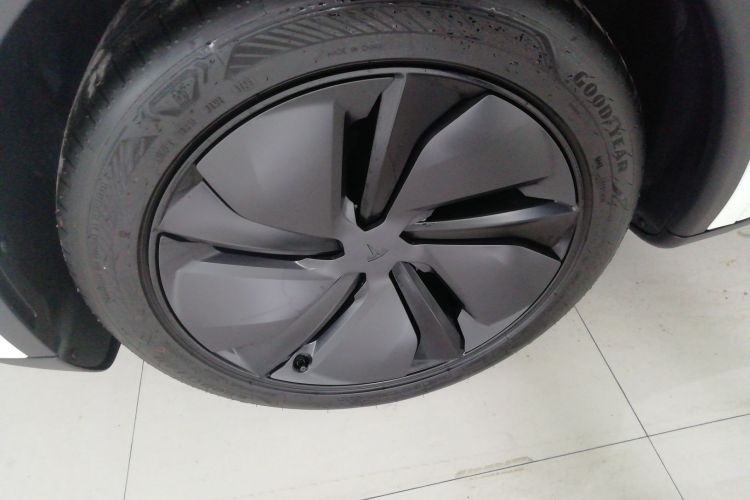 特斯拉 Model Y 2025款 后轮驱动版车身外观6007