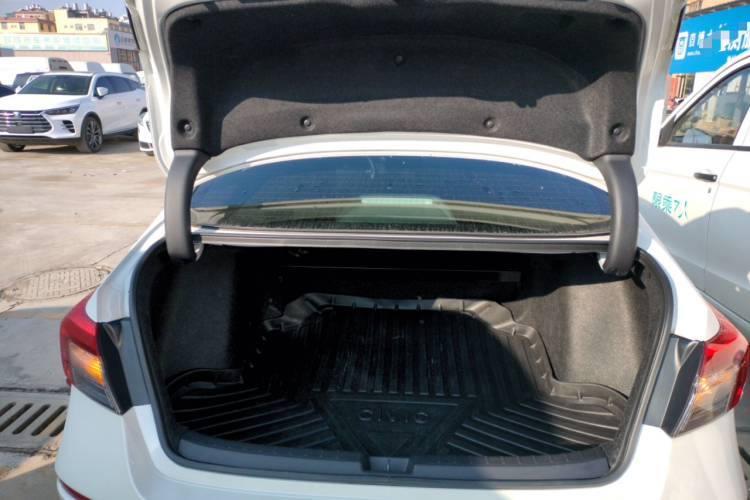 本田 思域 2022款 240TURBO CVT燃动版局部细节23