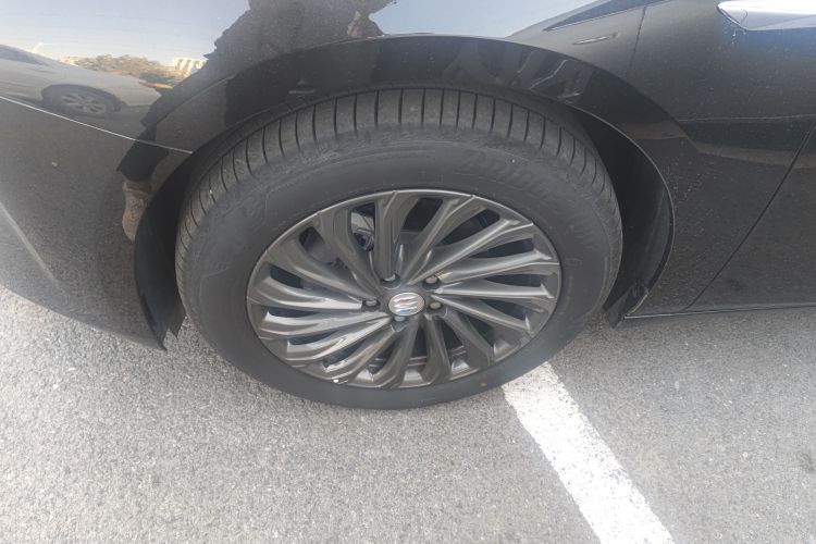 别克 君越 2025款 28T 白金版车身外观6007