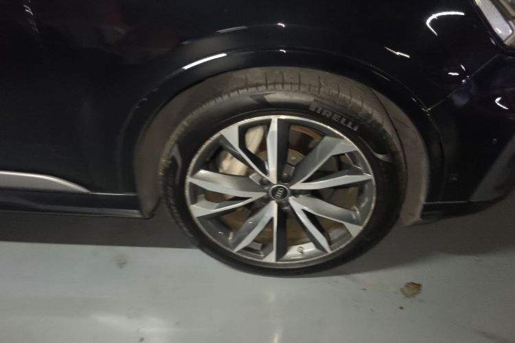 奥迪Q7 2021款 55 TFSI quattro S line运动型车身外观10