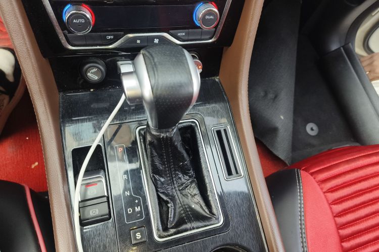 众泰T600 Coupe 2017款 1.5T 自动尊贵型中控内饰18