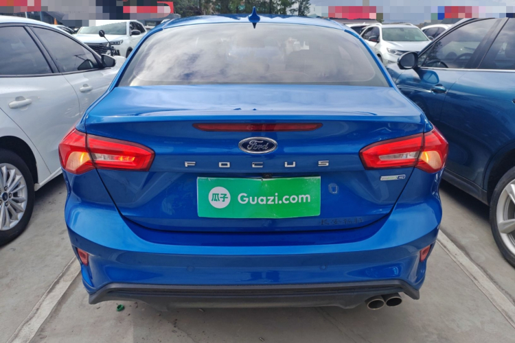 福特 福克斯 2020款 三厢 EcoBoost 180 自动锋潮型车身外观6