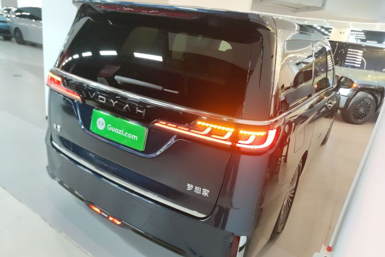 岚图汽车 岚图梦想家 2025款 PHEV 四驱旗舰鲲鹏版车身外观6005