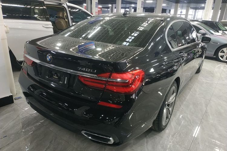 宝马7系 2018款 730Li 领先型 M运动套装车身外观7