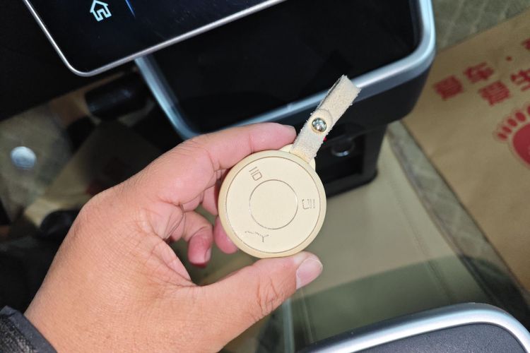 哪吒汽车 哪吒AYA 2023款 401 Lite中控内饰11