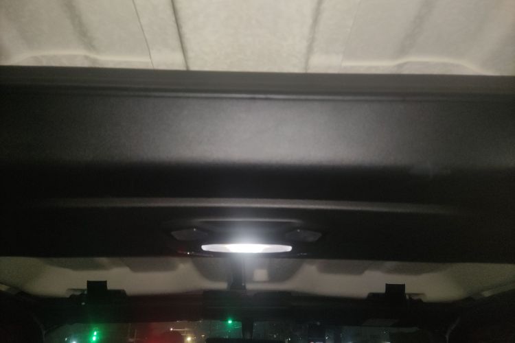 Jeep 牧马人 2018款 2.0T Sahara 四门版中控内饰22