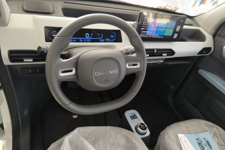 吉利银河 2024款 熊猫mini 200km 耐力熊中控内饰7002