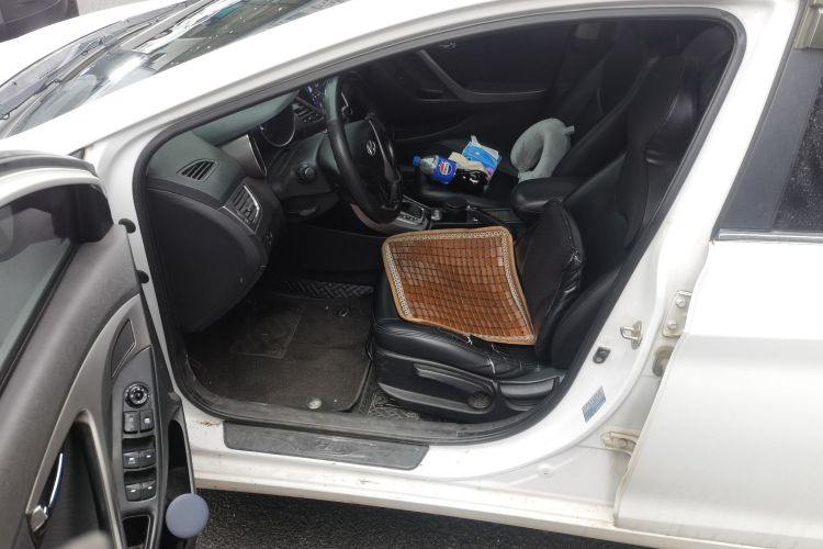 现代 朗动 2013款 1.6L 自动领先型中控内饰19