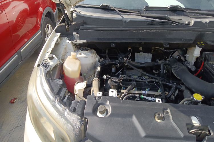 东南DX3 2018款 1.5T CVT尊贵型机舱底盘25