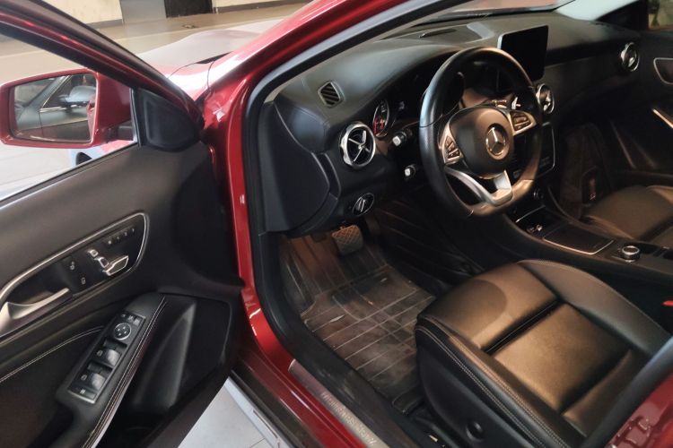 奔驰GLA 2019款 GLA 200 时尚型中控内饰20