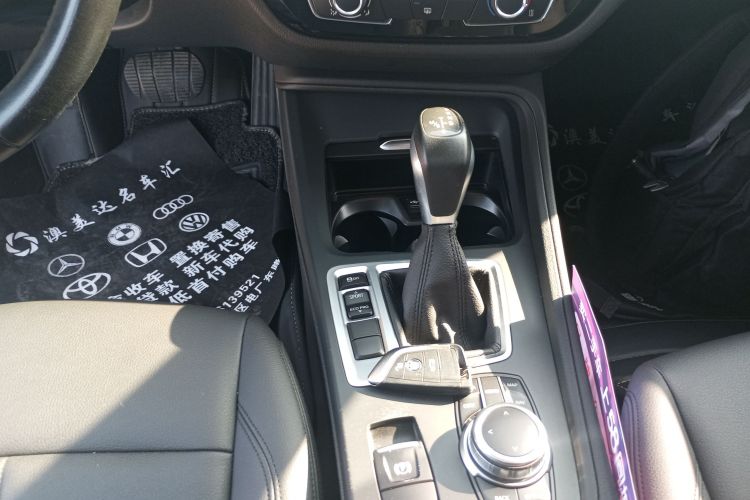 宝马1系 2019款 118i 时尚型中控内饰18