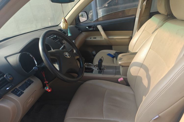丰田 汉兰达 2012款 2.7L 两驱7座精英版中控内饰19