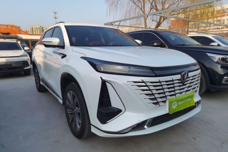 长安CS75 PLUS 2023款 第三代 1.5T 自动尊贵型车身外观3