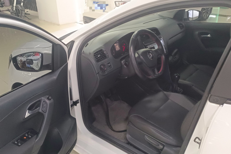 大众 Polo 2016款 1.4L 手动风尚型中控内饰20