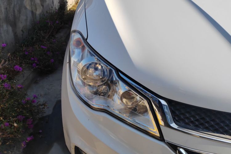 五菱汽车 五菱宏光 2015款 1.5L S1舒适国V车身外观8