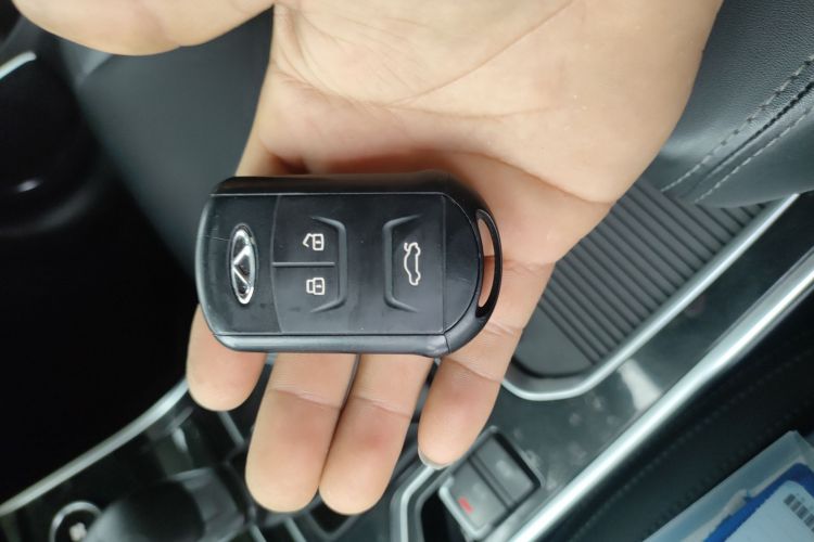 奇瑞 艾瑞泽GX 2018款 1.5T CVT型色版 国V中控内饰7001