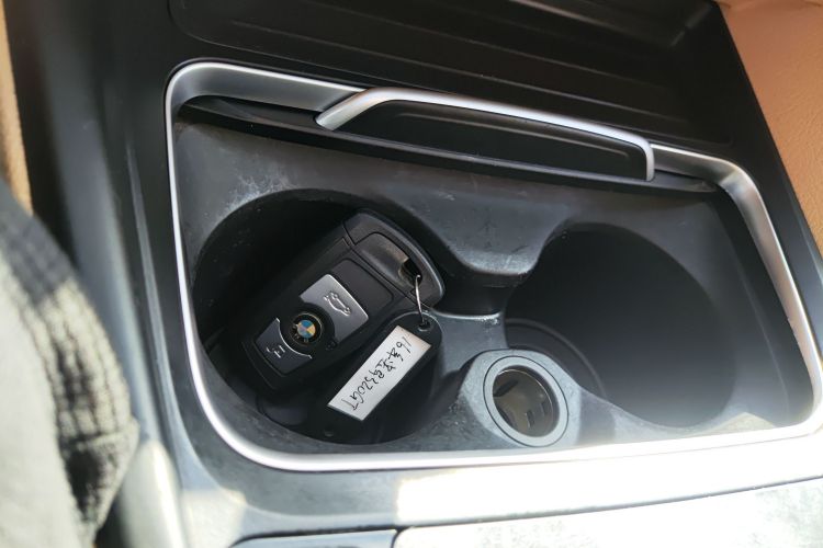 宝马3系GT 2014款 320i 领先型中控内饰7001