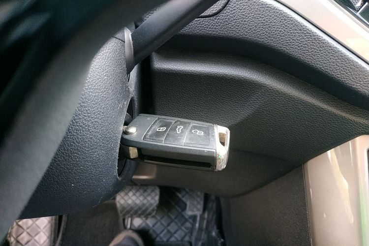 大众 T-ROC探歌 2020款 230TSI DSG两驱进取型中控内饰11