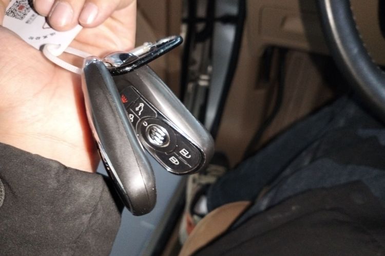 别克GL8 2018款 ES 28T 豪华型 国VI中控内饰11