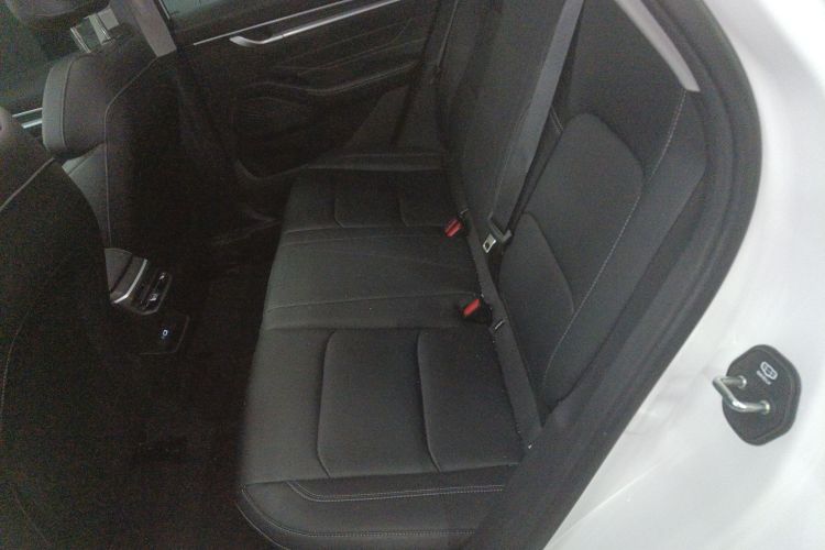 吉利汽车 帝豪 2026款 第4代 400万纪念款 1.5L CVT飞越型中控内饰21