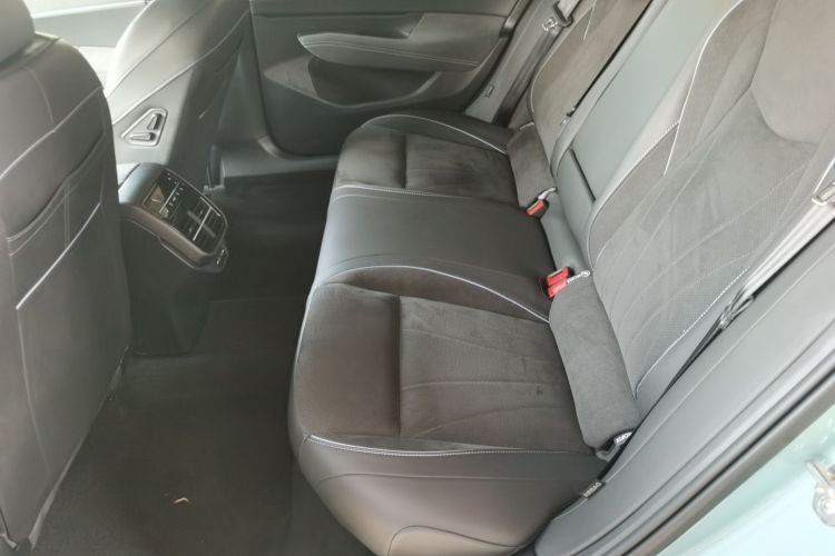 大众 帕萨特 2025款 Pro 380TSI 星空龙尊版中控内饰21