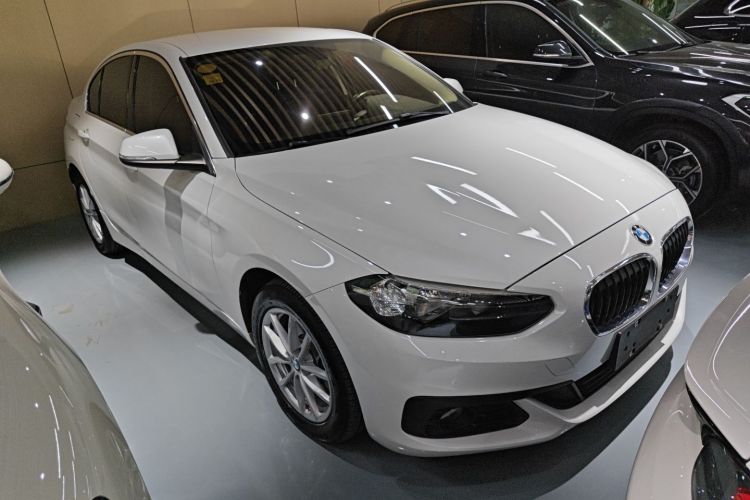 宝马1系 2018款 118i 时尚型车身外观3