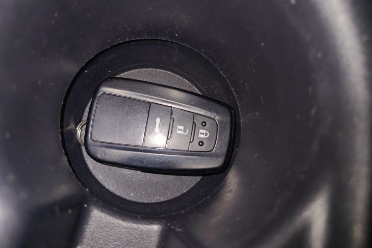 丰田 雷凌 2022款 双擎 1.8H E-CVT领先版中控内饰7001