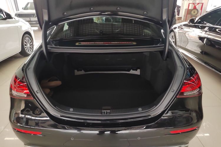 奔驰E级 2023款 改款 E 300 L 时尚型机舱底盘23