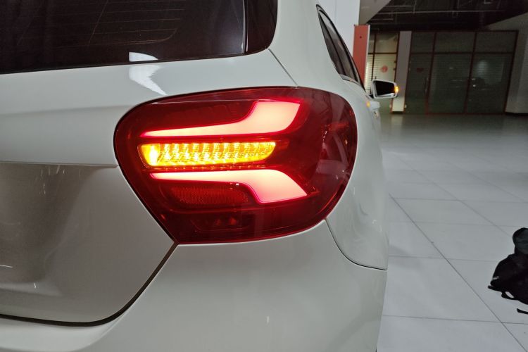 奔驰A级(进口) 2018款 A 200 动感型车身外观6006