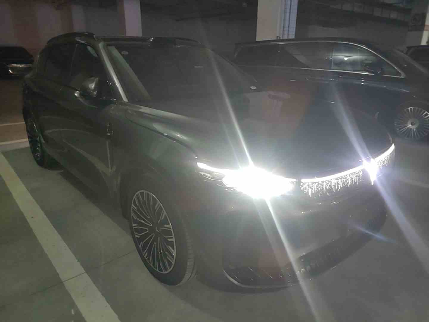 岚图汽车 岚图FREE 2025款 FREE+ 四驱乾崑版(5)