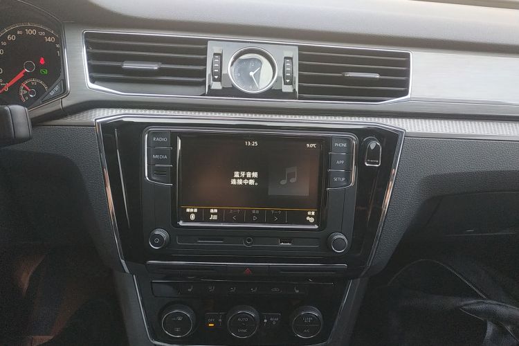 大众 帕萨特 2017款 330TSI DSG尊荣版中控内饰16