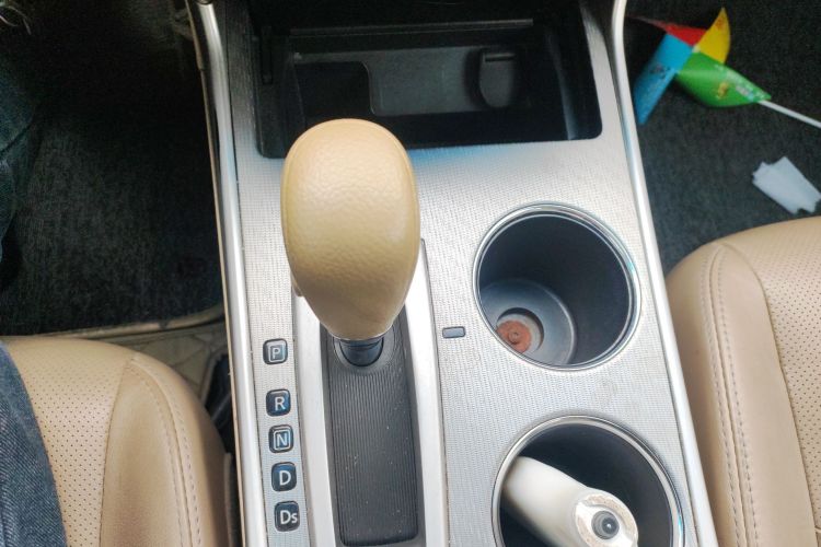 日产 天籁 2016款 2.0L XE 时尚版中控内饰18