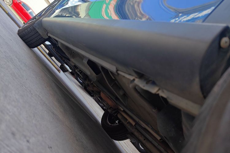 雪铁龙C3-XR 2015款 1.6L 自动先锋型机舱底盘30