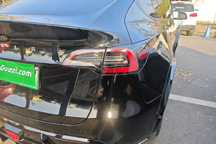 特斯拉 Model Y 2021款 标准续航后驱版车身外观9