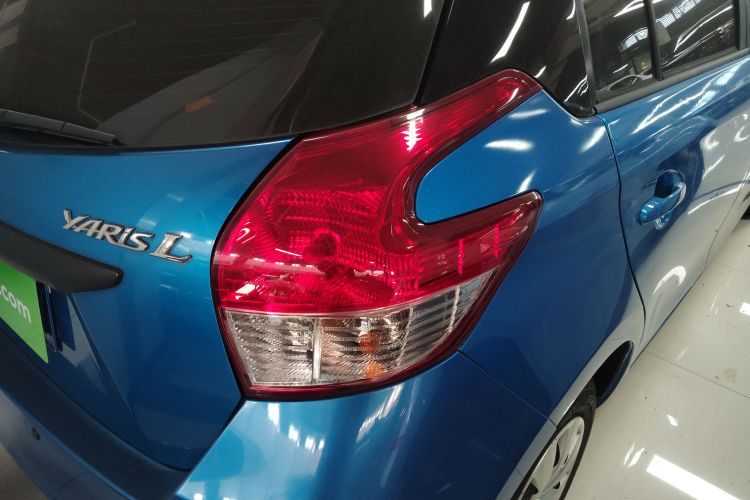 丰田 YARiS L 致炫 2014款 1.3E 自动魅动版车身外观9