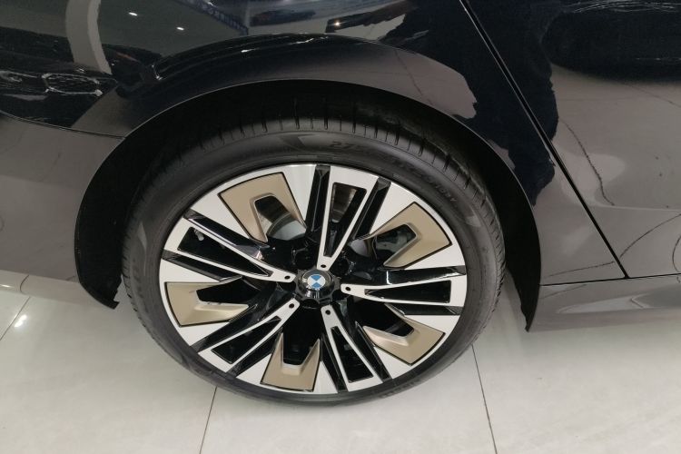 宝马5系 2024款 530Li 尊享型 豪华套装车身外观6008