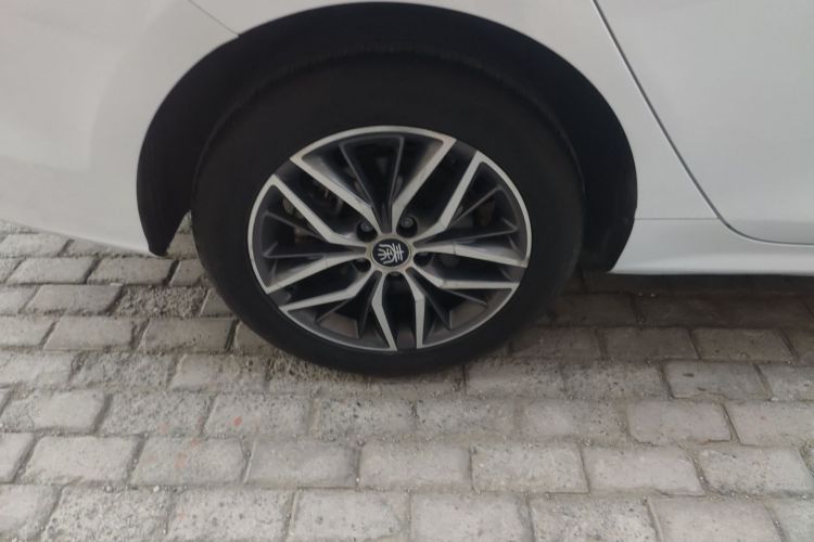 比亚迪 秦PLUS 2023款  冠军版 DM-i 120KM超越型车身外观6008