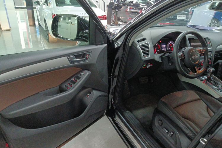 奥迪Q5 2018款 典藏版 40 TFSI 进取型中控内饰20