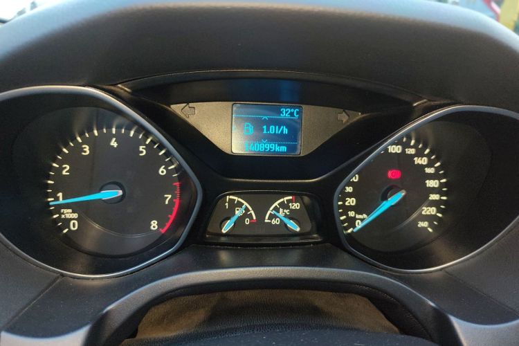 福特 福克斯 2017款 两厢 1.6L 手动风尚型智行版中控内饰15