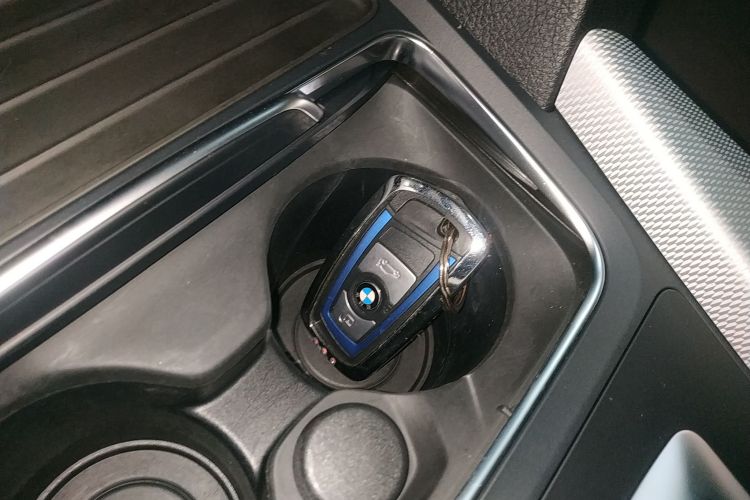 宝马3系 2019款 320i M运动套装中控内饰7001