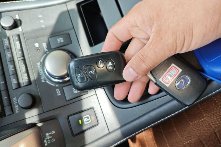 雷克萨斯CT 2014款 CT200h 精英版 单色中控内饰11