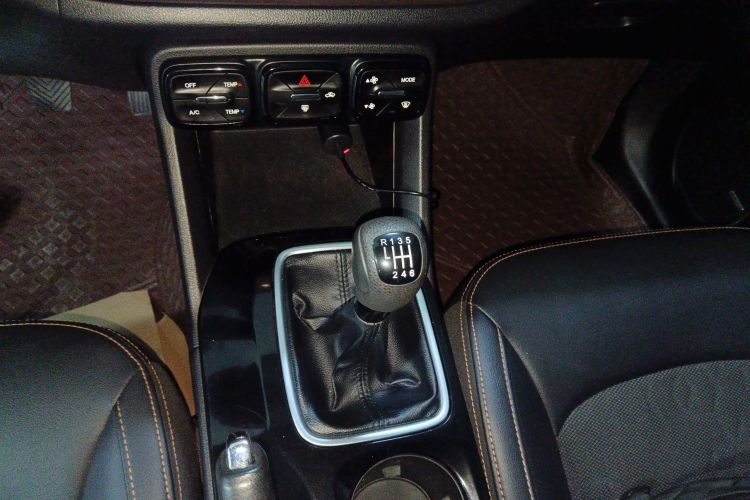 广汽传祺 传祺GS3 2019款 235T 手动精英版局部细节18