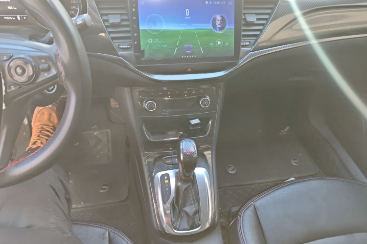 别克 威朗 2016款 两厢 15S 自动进取型中控内饰16