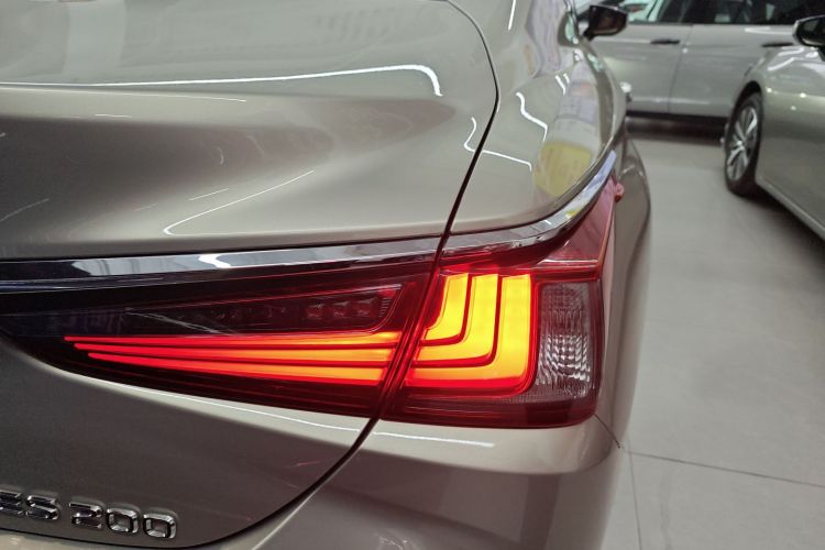 雷克萨斯ES 2018款 200 豪华版 国V车身外观6006