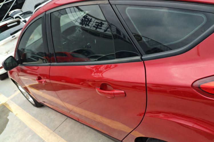 福特 福克斯 2012款 两厢 1.6L 手动风尚型车身外观6003