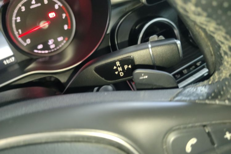 奔驰C级 2018款 C 180 L 时尚型运动版中控内饰18