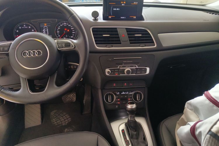 奥迪Q3 2017款 30 TFSI 时尚型局部细节16