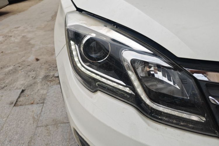 广汽传祺 传祺GS5 Super 2015款 2.0L 自动两驱豪华导航版车身外观6006